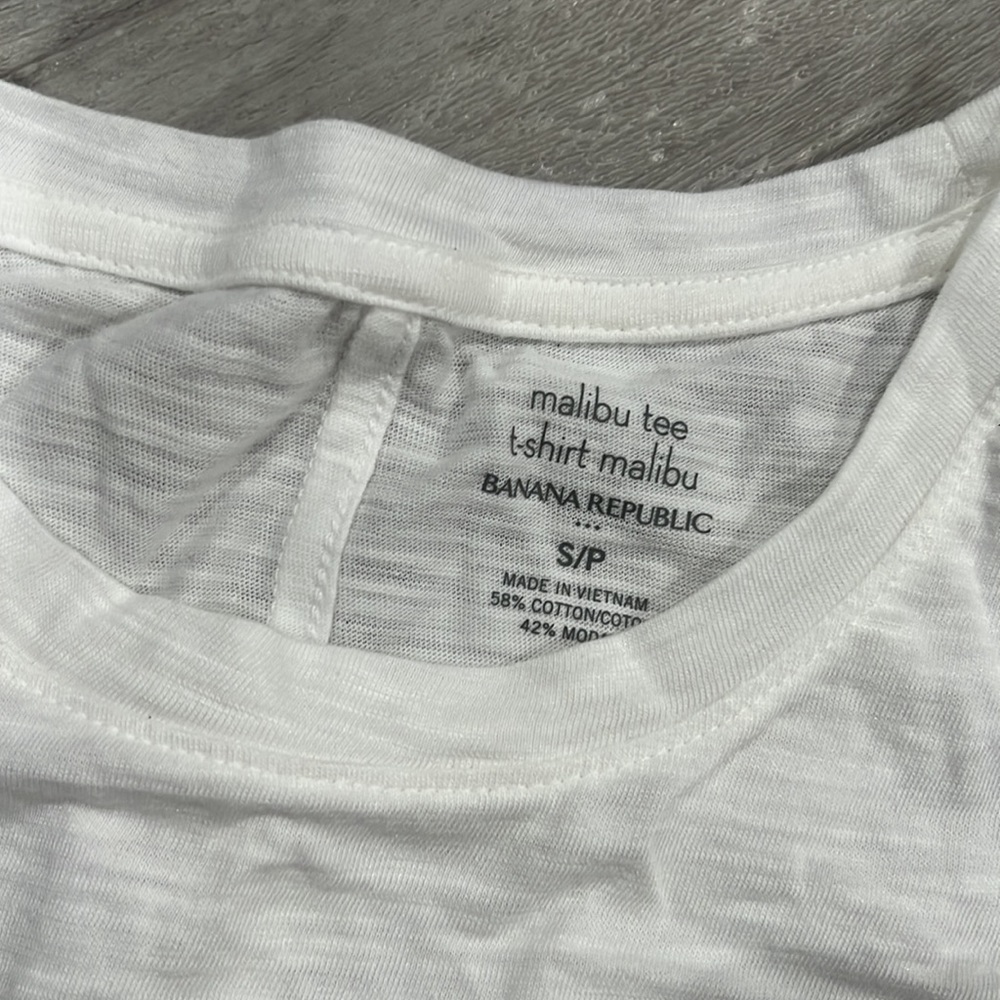Banana Republic Malibu Tee brand new Size Small - Picture 3 of 3